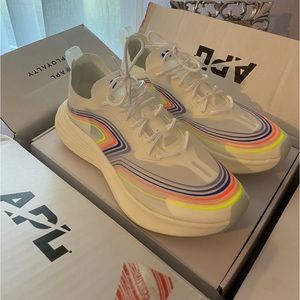 Brand new never worn APL streamline sneakers size 8